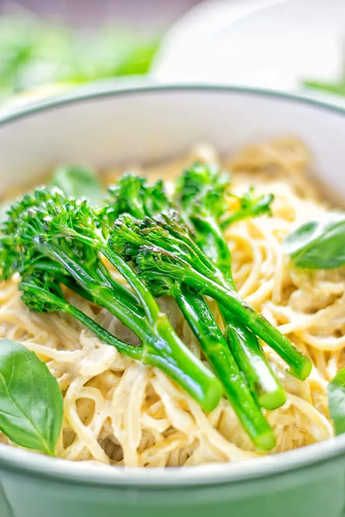 This Lemon Broccoli Pasta is a super easy, super tasty comfort food. Completely made from vegan and glutenfree ingredients. A perfect recipe for lunch or dinner, and even a stunner at parties. #vegan #glutenfree #contentednesscooking #lunch #dinner #pasta #worklunch #dinner #italian