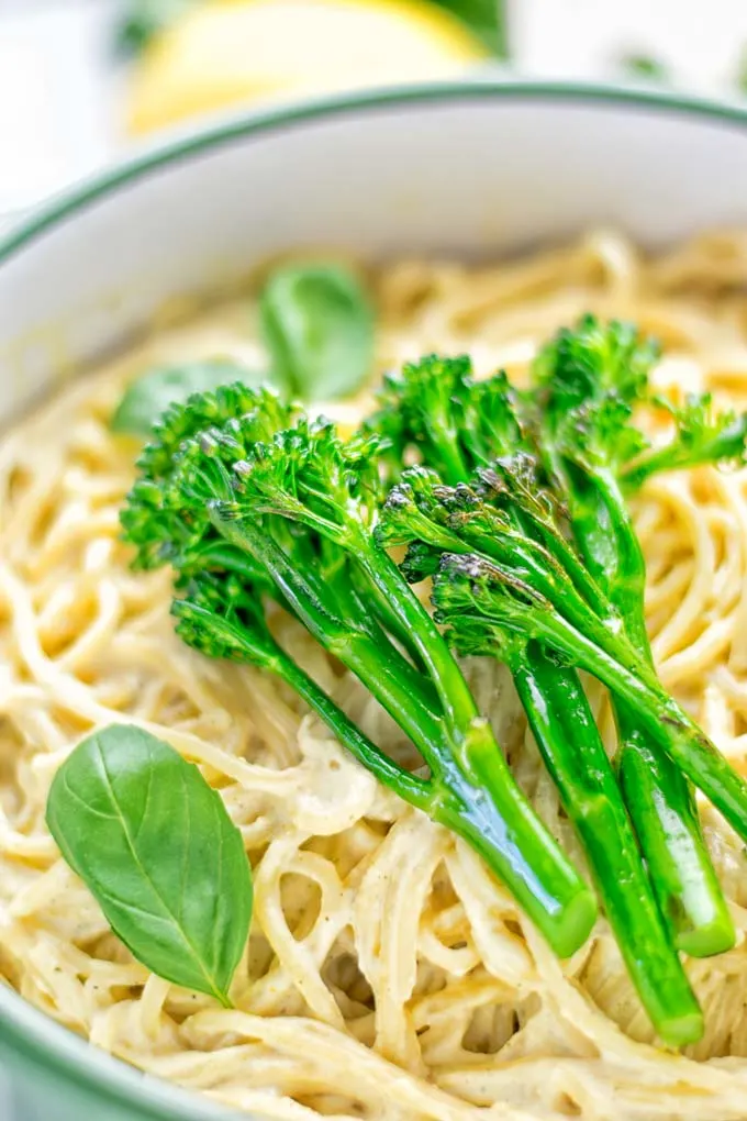 This Lemon Broccoli Pasta is a super easy, super tasty comfort food. Completely made from vegan and glutenfree ingredients. A perfect recipe for lunch or dinner, and even a stunner at parties. #vegan #glutenfree #contentednesscooking #lunch #dinner #pasta #worklunch #dinner #italian