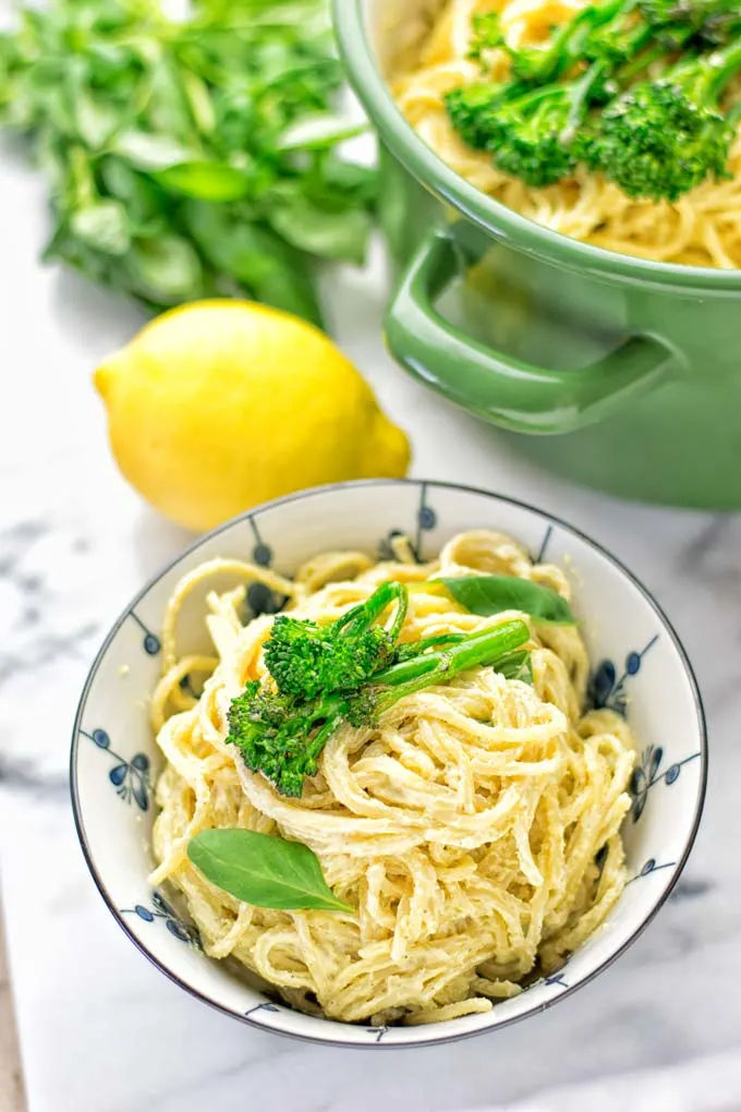 This Lemon Broccoli Pasta is a super easy, super tasty comfort food. Completely made from vegan and glutenfree ingredients. A perfect recipe for lunch or dinner, and even a stunner at parties. #vegan #glutenfree #contentednesscooking #lunch #dinner #pasta #worklunch #dinner #italian