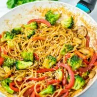 Another top view on the Stir Fry Noodles Pan.