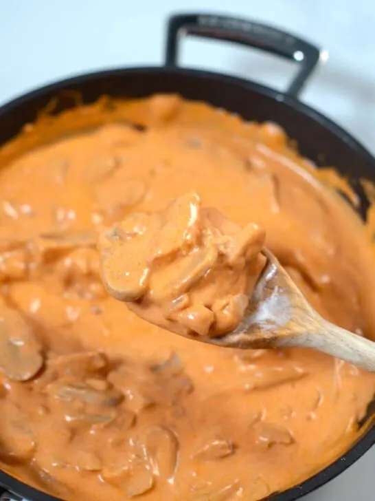 View of a wooden spoon with Brazilian Stroganoff.