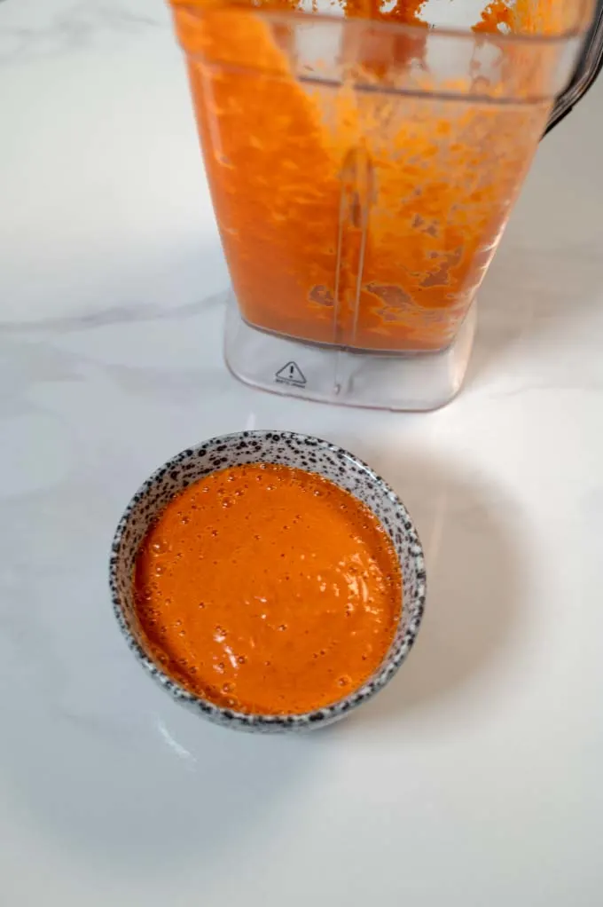 View of a bowl with the finished salsa.