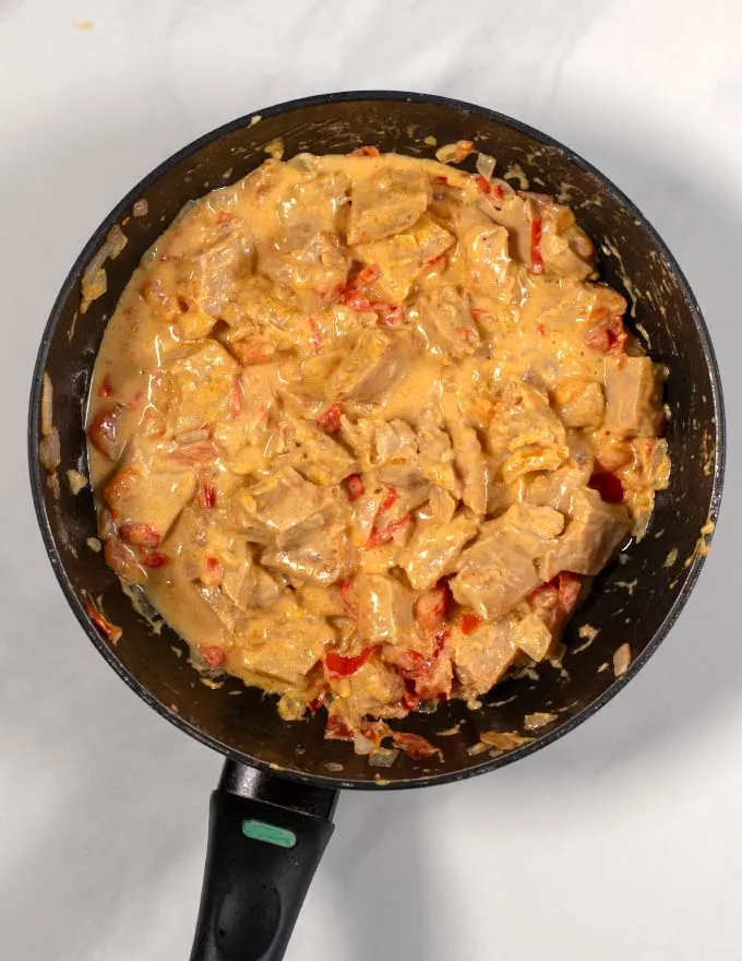 Top view of the pan with creamy Chicken Pakistani