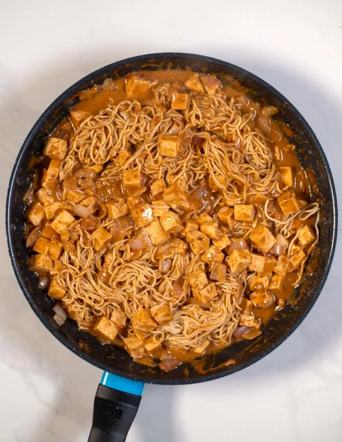 Top view of a pan with Pad Thai Curry.