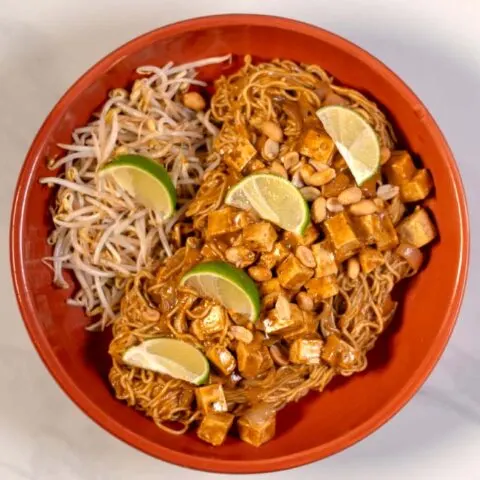 Top view on a serving of Pad Thai Curry.