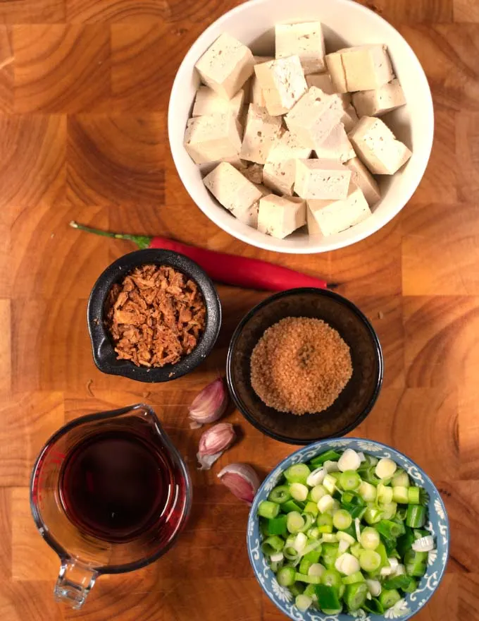 Ingredients needed to make Chinese Tofu.